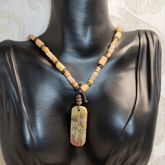 Vintage Jade " A Warm Heart Travels Thousands Miles Chinese Inscription Necklace - Picture 6 of 6